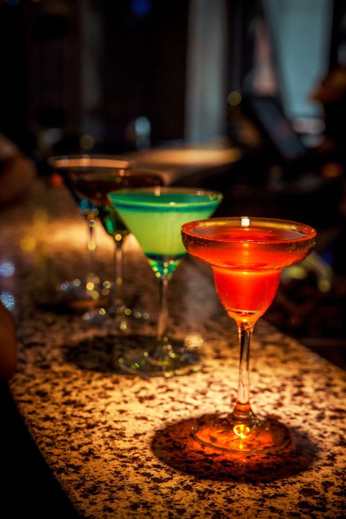 酒吧喝酒貴 no,no,這家不要錢